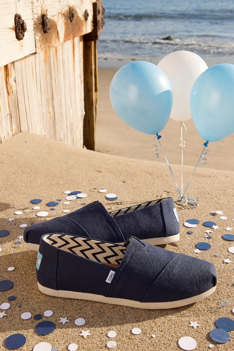 Alpargata Classic in Navy Heritage on a beach sand