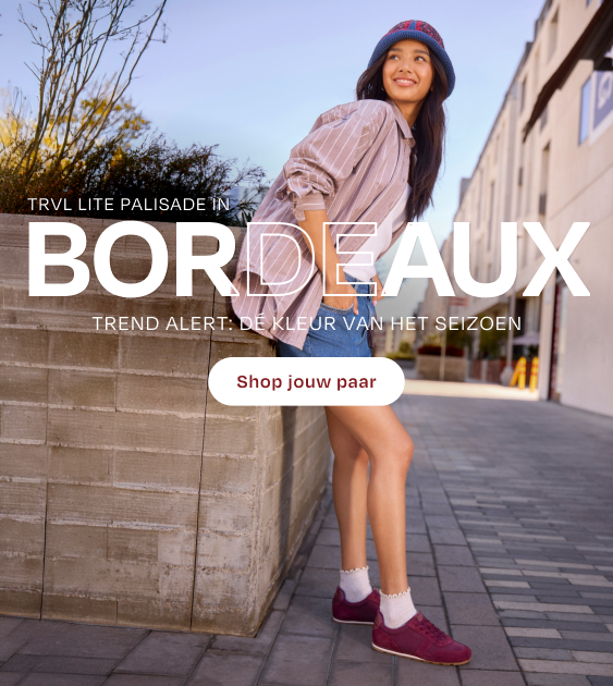 Palisade sneaker in waterafstotend donker bordeauxrood suède op model