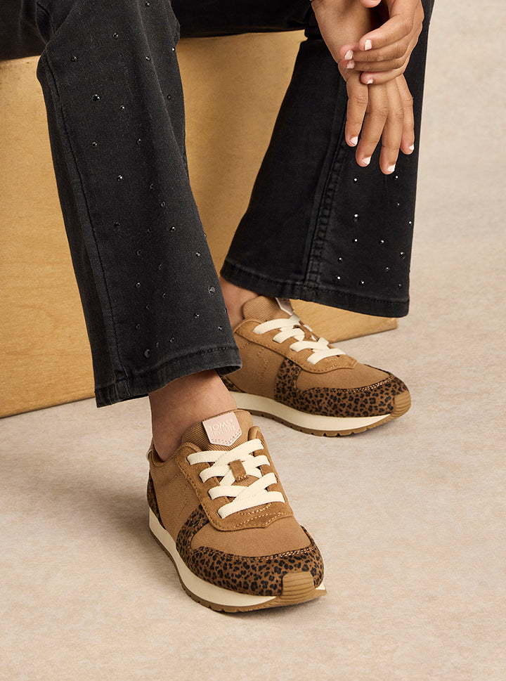 Kinderschoenen TRVL LITE Retro sneaker in waterafstotend lichtbruin Micro Leopard vintage twill voor jongeren