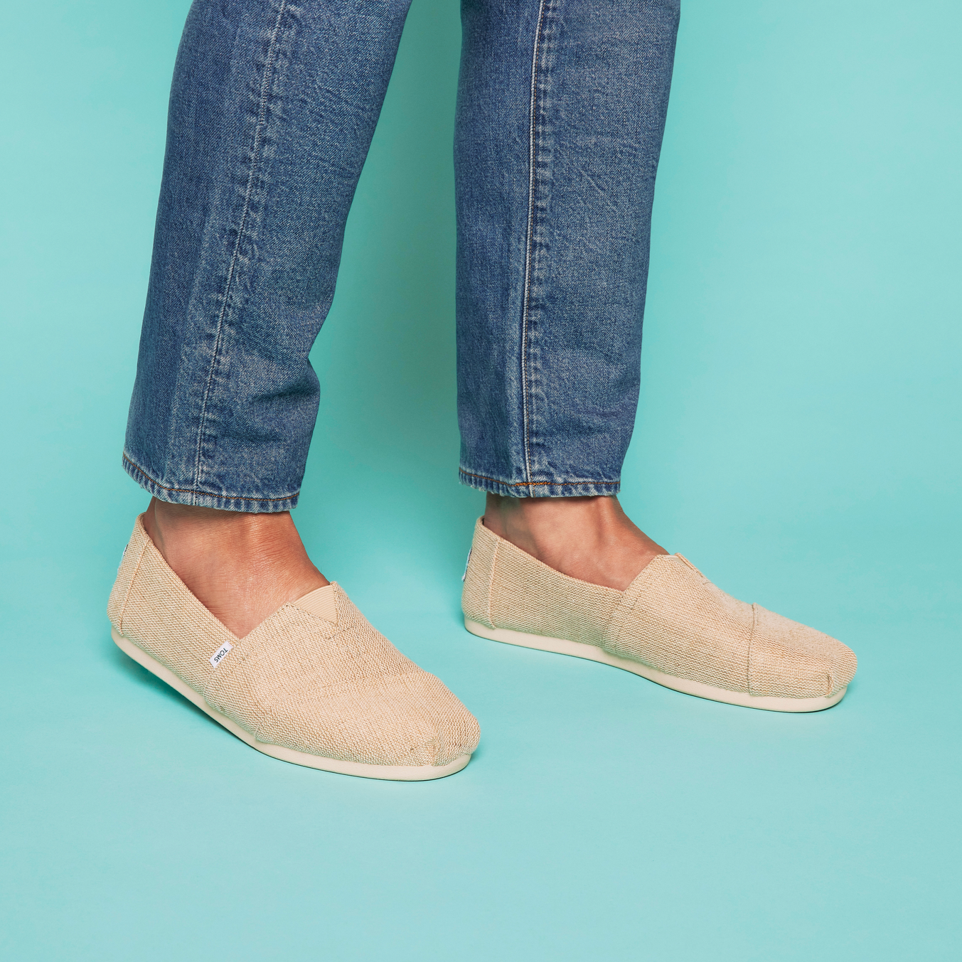 Men'S Alpargata Heritage Canvas On Model Detail Shot Wearing Jeans